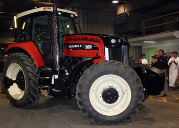 Legördült a 100 000-dik Versatile traktor Legördült a 100 000-dik Versatile traktor