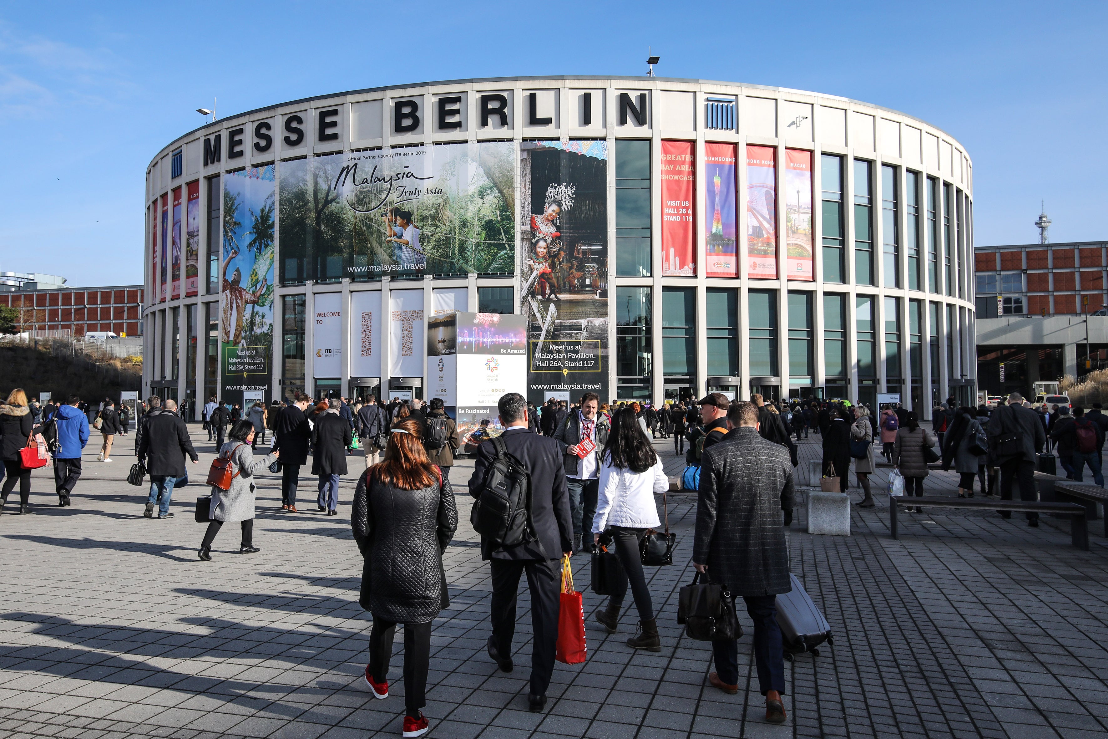 als blogger und influencer auf der itb berlin messe eingang sued