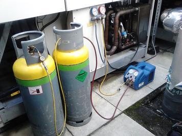 Refrigerant handling using yellow and green top recovery vessels and pump out unit