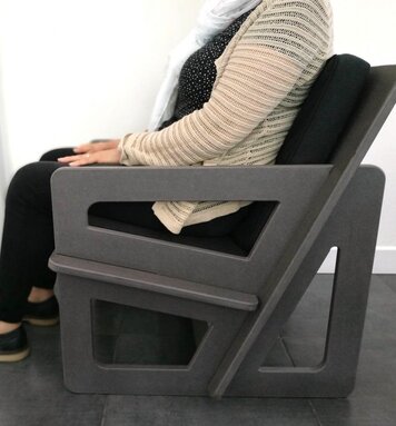 UN fauteuil adapté à une taille de 158 cm
