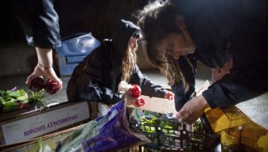 España crisis jóvenes pobreza basura