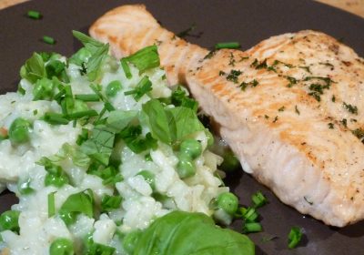 Erbsenrisotto mit Lachs