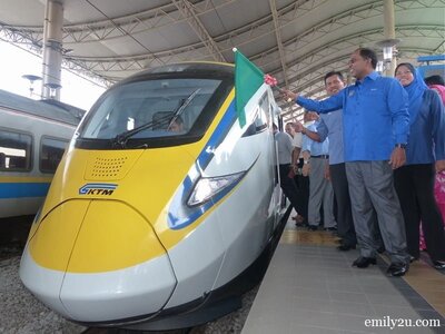 5. Perak Menteri Besar Dato' Seri DiRaja Dr. Zambry bin Abd. Kadir flags off the ETS from Ipoh to KL Sentral