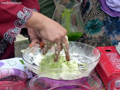 5. the green juice is pandan (screw pine) extract