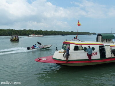 7. Khim Hoong Ferry Services - air-con speed boat