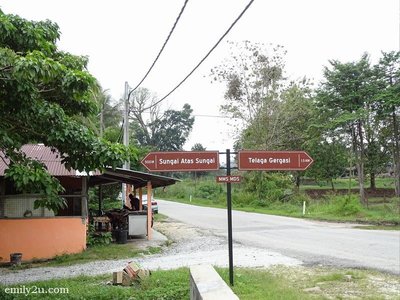 1. right to Telaga Gergasi, left to Sungai Atas Sungai