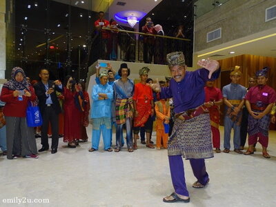 silat performance by Persatuan Dunia Seni Silat Melayu Malaysia
