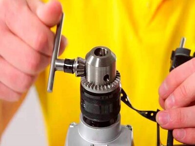 How to change the Drill bit using a Chuck Key