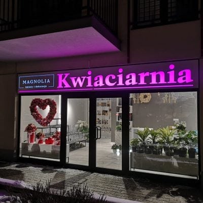Świecąca reklama kwiaciarni