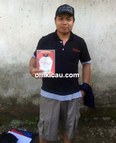 Om Kasnawi, pemilik cucak ijo Golem
