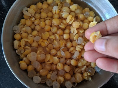 Pressure cook the pattani or white peas with salt
