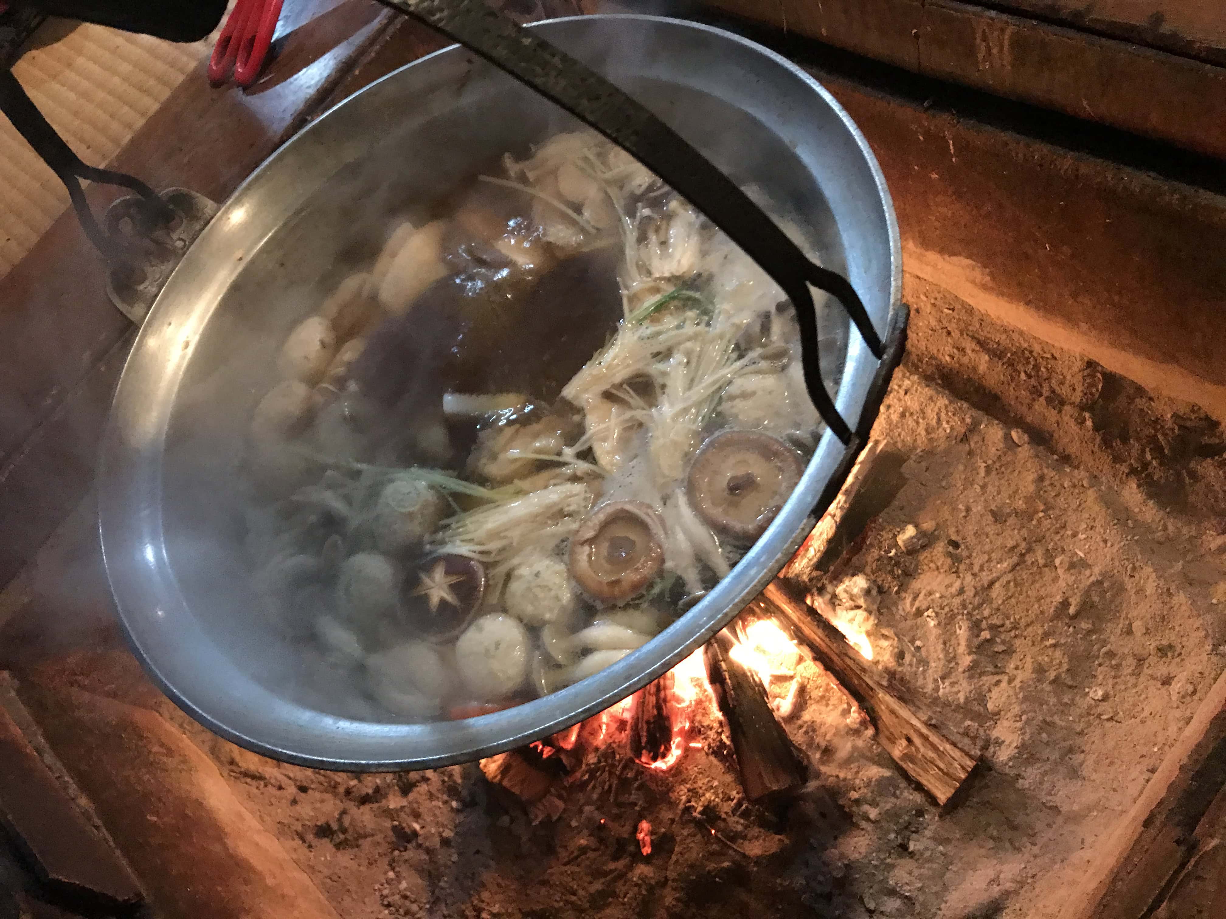 【市比野 竹林亭】囲炉裏を囲んで食べるしゃぶしゃぶは涙で前が見えなくなる