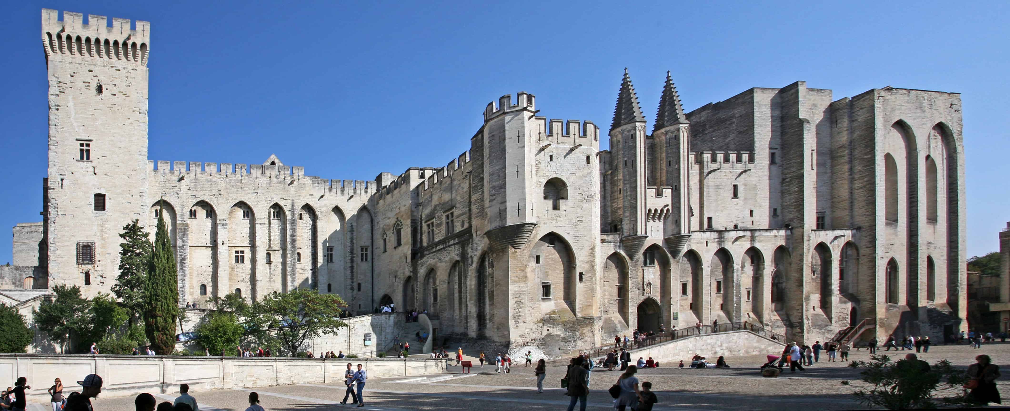 Pope's Palace in Avignon Pope's Palace in Avignon, Lavendel i Provence, Aix-en-Provence, romantisk tur til Provence, ting å gjøre i Provence, langhelg i Provence, weekendtur til Provence, ferie i Provence, dagsturer fra Aix-en-Provence