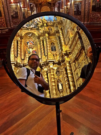Interior da Iglesia de la Compañía de Jesús de Quito