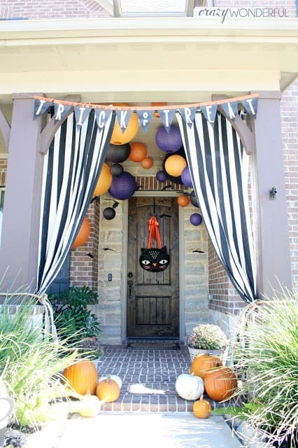 Kid Friendly Halloween Front Porch Decoration
