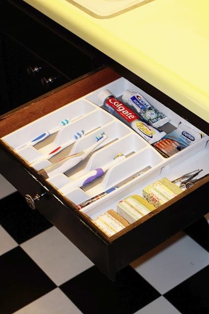bathroom drawer organization