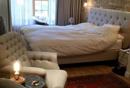 בריקים מחוספסים לחדר שינה