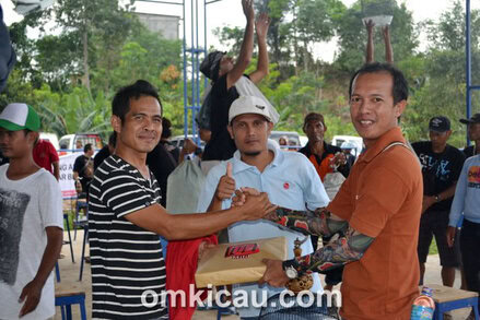 Dwi dan lovebird Kanjeng Ratu