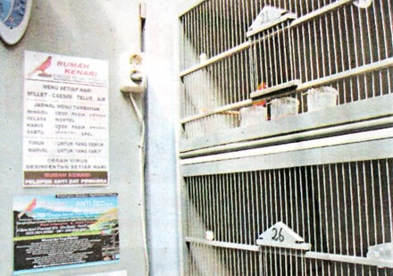 Daftar menu harian ditempel di dinding. (Foto: Tabloid Agrobur)
