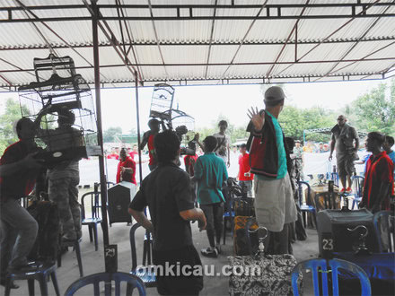 Kacer lepas dari sangkar