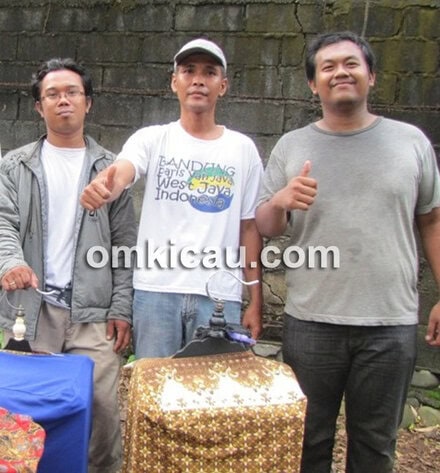 Juara di kelas kenari dan cucak hijau.