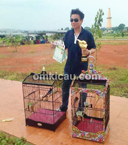 Andre Sutanto bersama kacer Senpi.