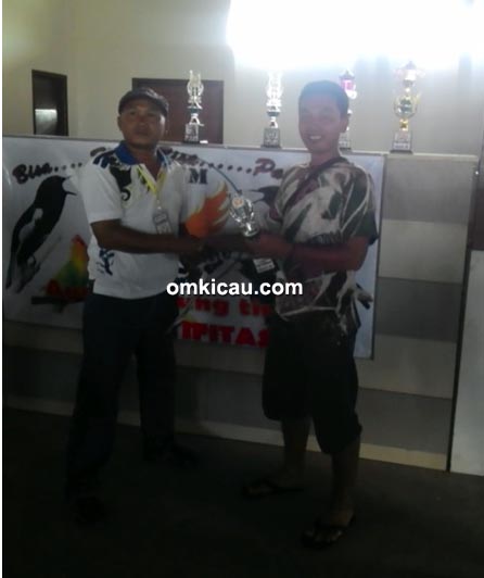 Kang Agus dan kenari Kenji