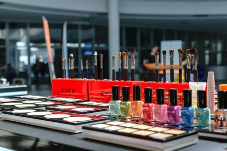 Ladies Beauty Parlour Business Plan in Hindi