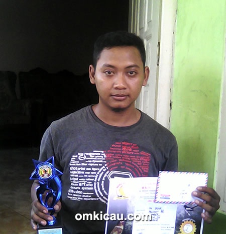 Om Ipink, pemilik cucak hijau Bomber