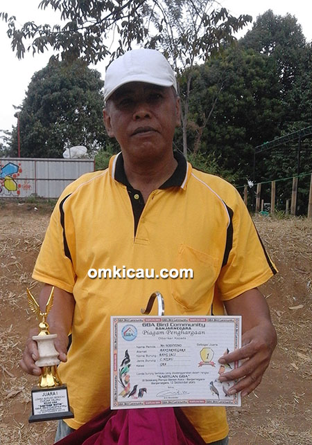 Om Paryono, pemilik cucak hijau Brewok