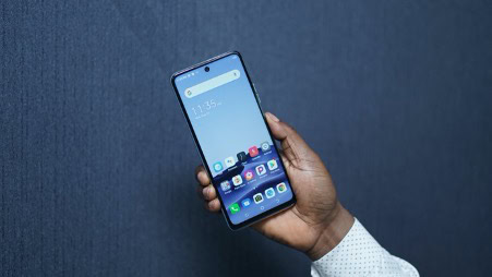 camon 17 display