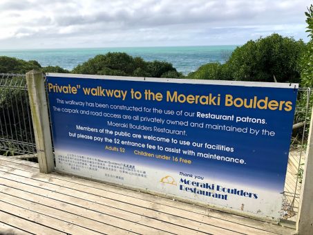 moeraki boulders