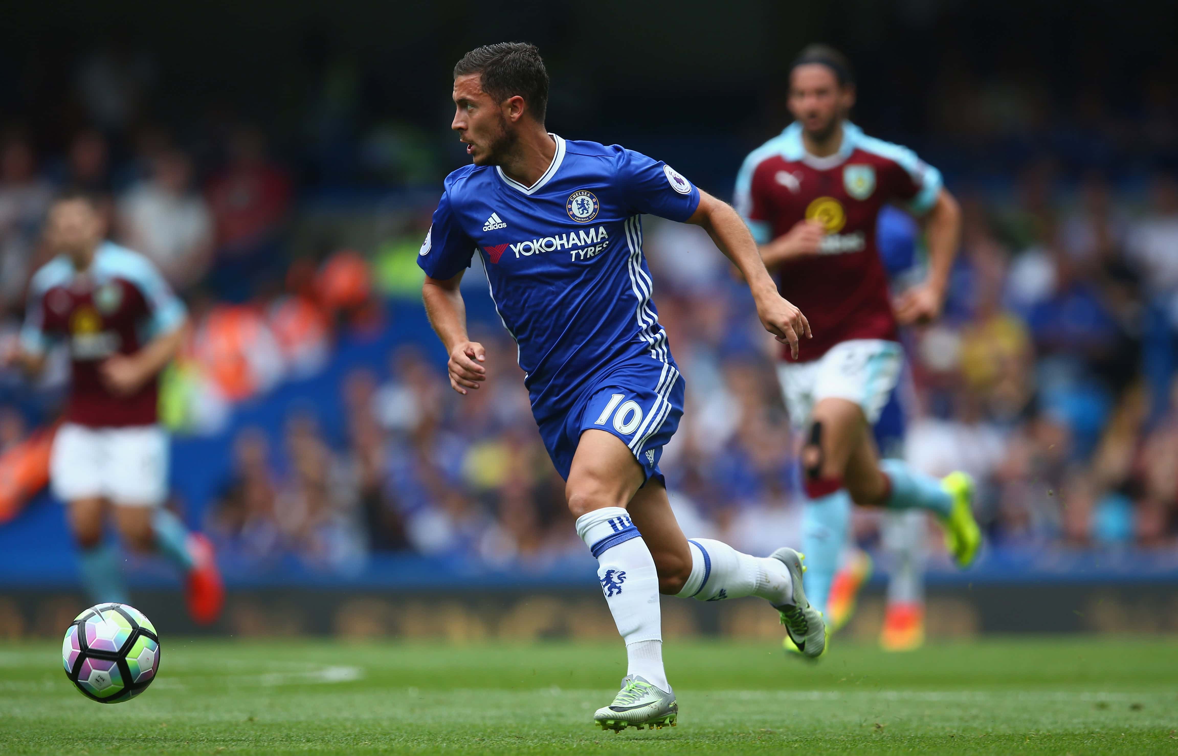 LONDON, ENGLAND - AUGUST 27: Eden Hazard of Chelsea in action during the Premier League match between Chelsea and Burnley at Stamford Bridge on August 27, 2016 in London, England. (Photo by Steve Bardens/Getty Images)
