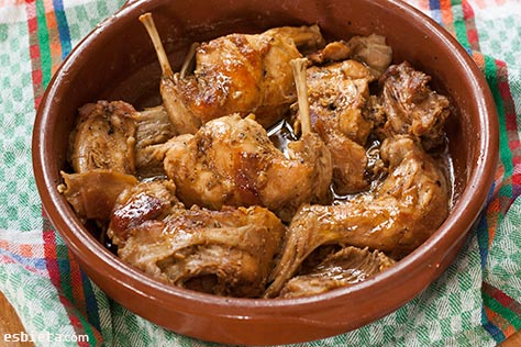 conejo al ajillo