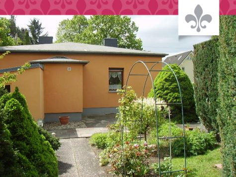 CHARMANTER BUNGALOW MIT EINEM EXTRA GARTENHAUS IN MAHLSDORF SÜD, 12623 Berlin / Mahlsdorf-Süd, Einfamilienhaus