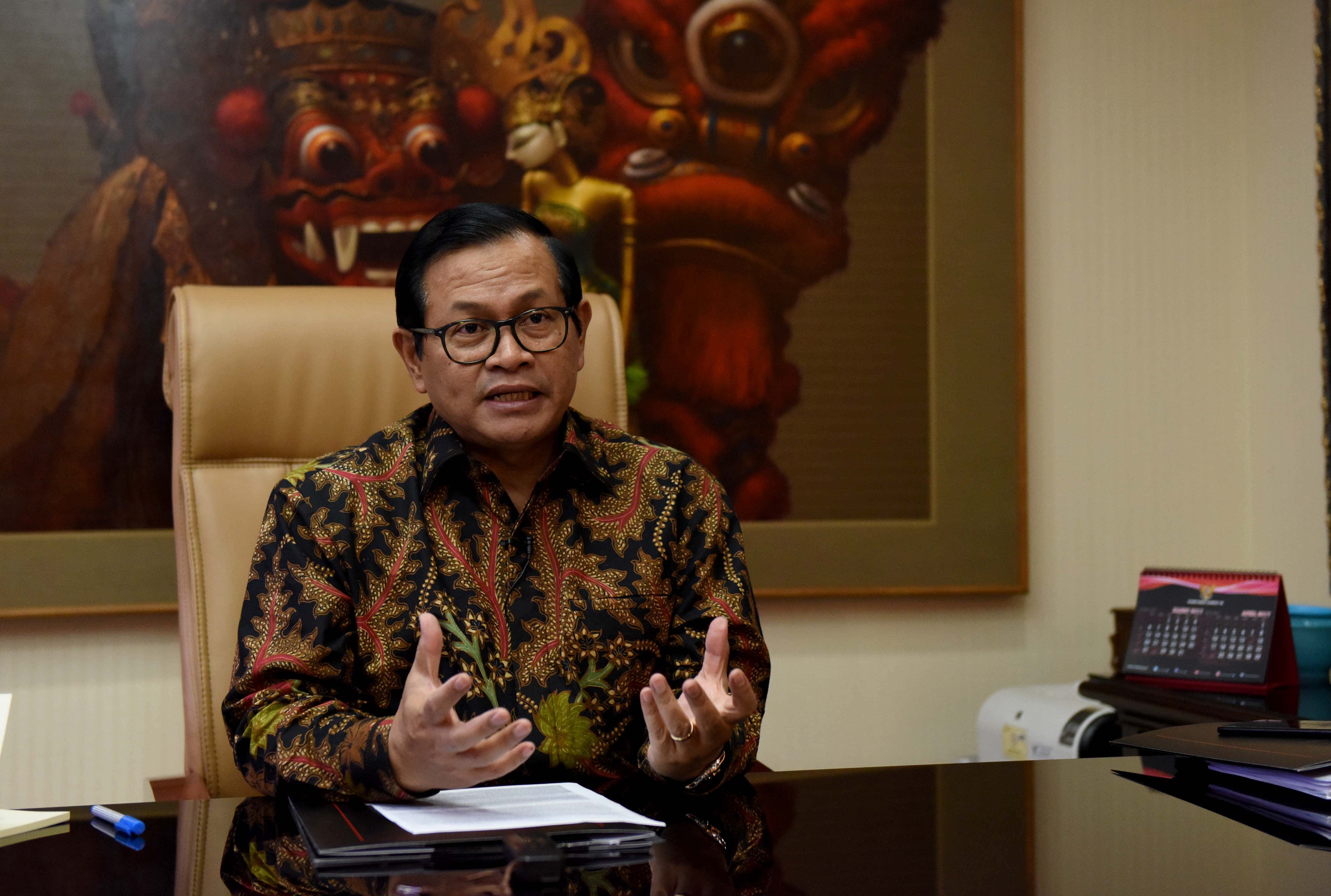 Cabinet Secretary Pramono Anung is interviewed about Indonesian Movie at Cabinet Secretarys Office, Friday (31/3) afternoon (Photo: PR/JAY)
