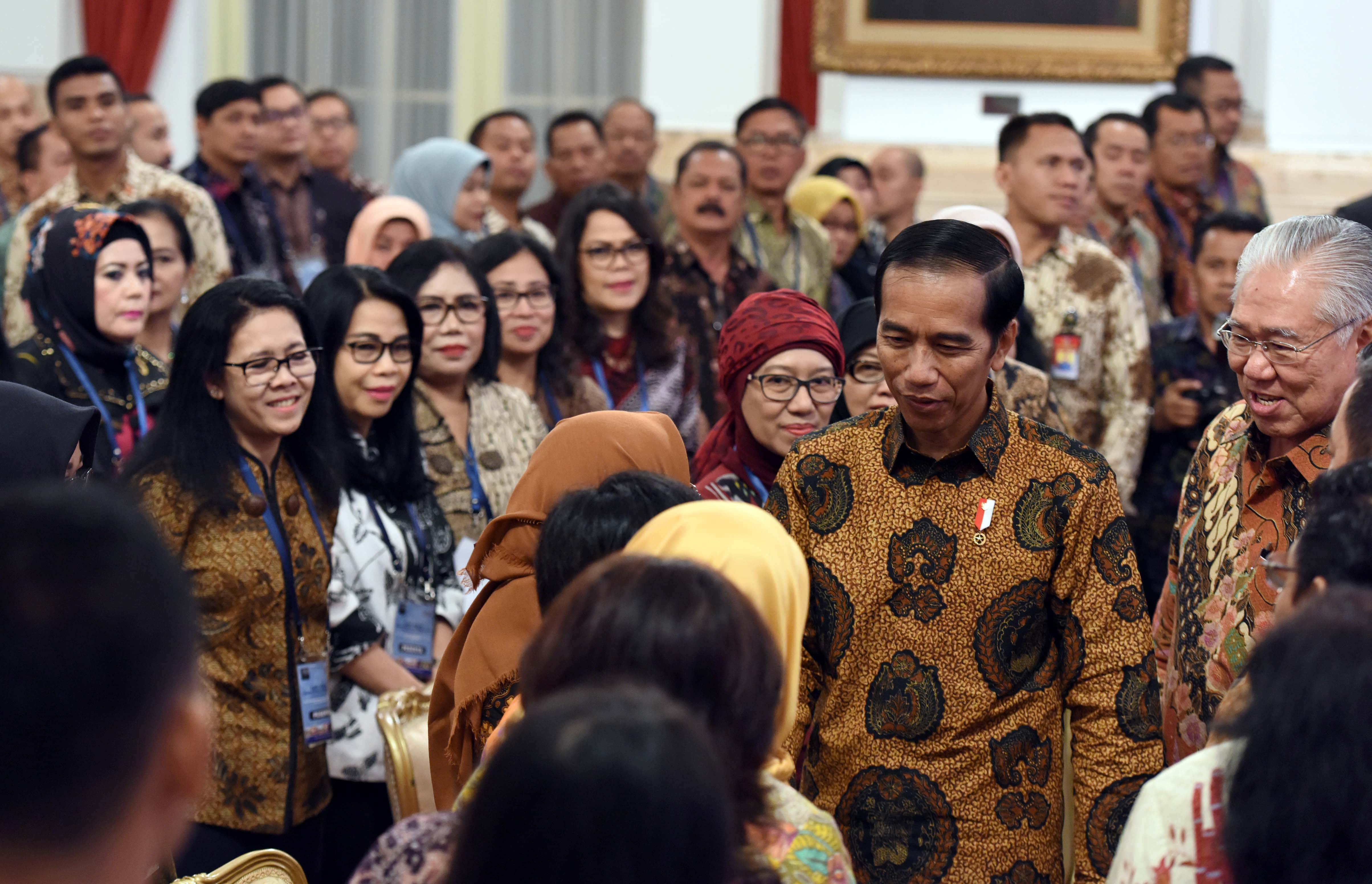 President Jokowi meets the participants of the 2017 Working Meeting of the Ministry of Trade on Tuesday (21/2), at the State Palace, Jakarta
