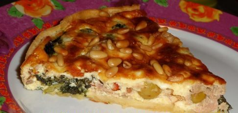 photo de quiche au thon, aux épinards et féta