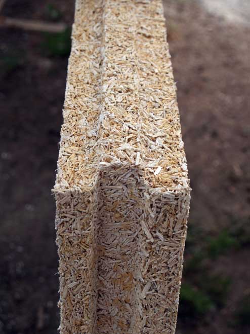 element z kompozytu z konopi i wapna (hempcrete)