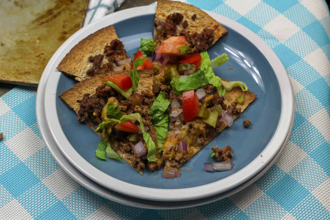 If you are a pizza lover like me, finding healthier alternatives while on the Weight Watchers program is a must! This Weight Watchers cheeseburger pizza recipe is great!