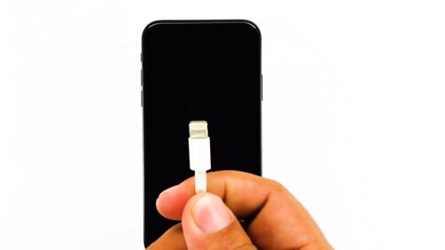 iphone 12 screen not turning on