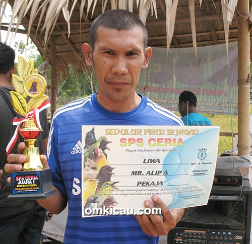 Om Alit Pekaja