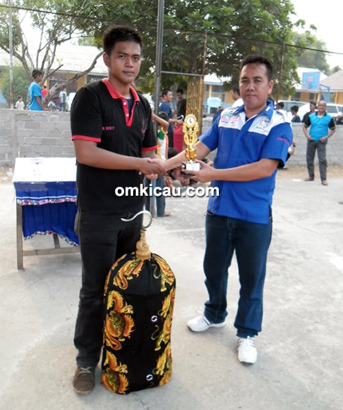 Om Riky / Tak Gendong BC