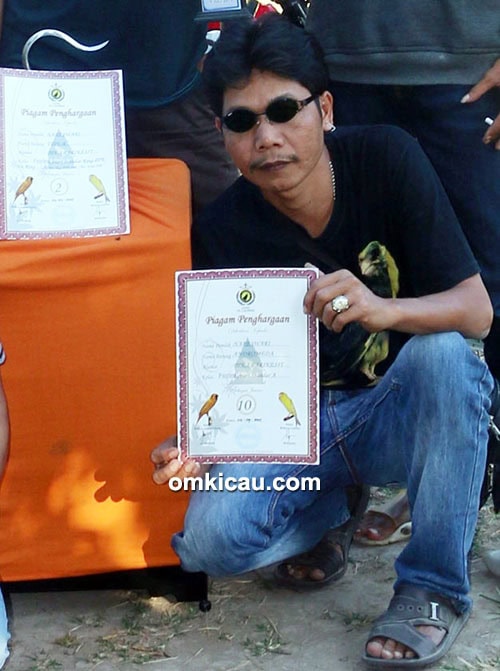 Om Tari