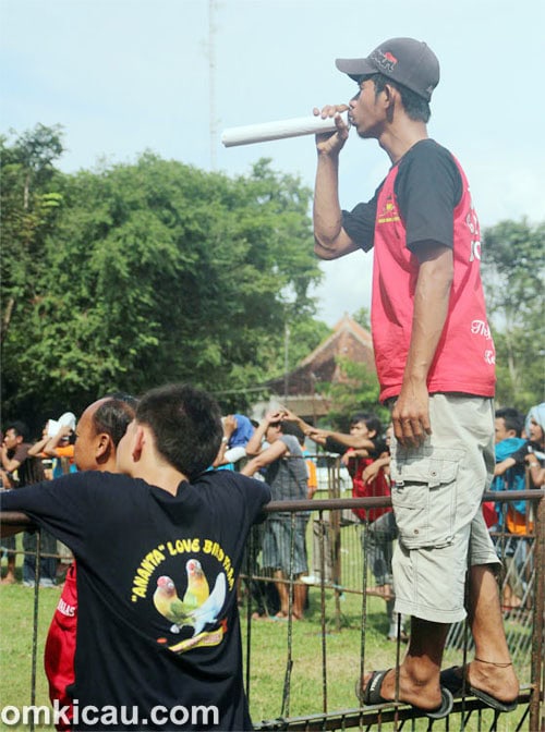 Suporter teriak