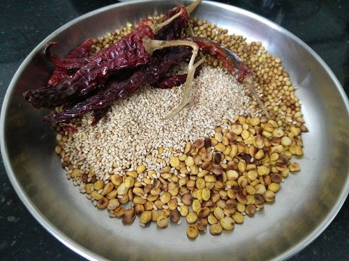 How to make Puliyodharai podi Iyengar Style