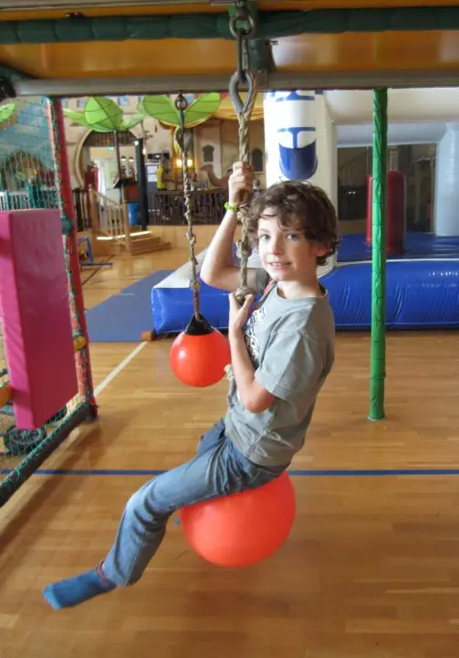 In der Koala Kids World im Göbels Hotel Rodenberg gibt es viele verschiedene Spiel- und Kletterlelemente