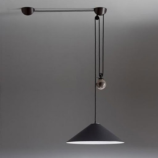 Lampa firmy Artemide, projekt Enzo Mari