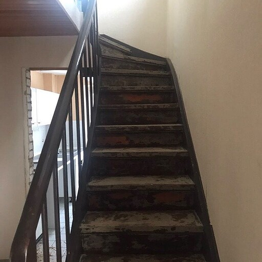 Die Treppe vorher ...