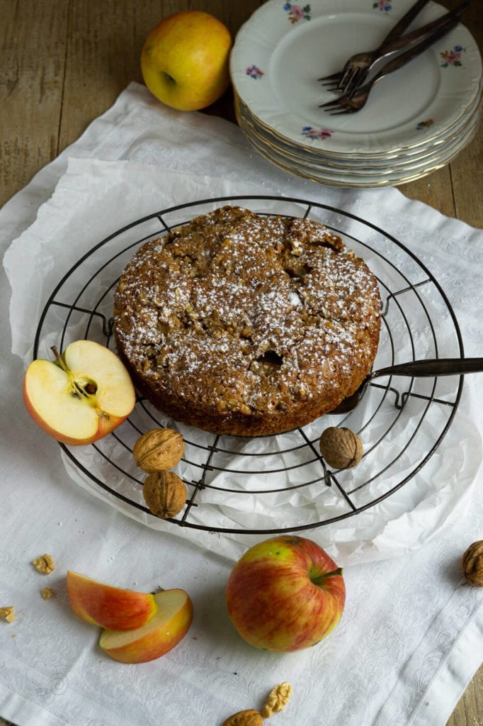 Dinkel-Apfelkuchen - Blogevent 5 Schnell und lecker. Unter diesem Motto steht dieser tolle Dinkel-Apfelkuchen mit einer schönen knusprigen Kruste. Küchentraum & Purzelbaum | #apfel | #dinkel-apfelkuchen| #herbst | #apfelkuchen